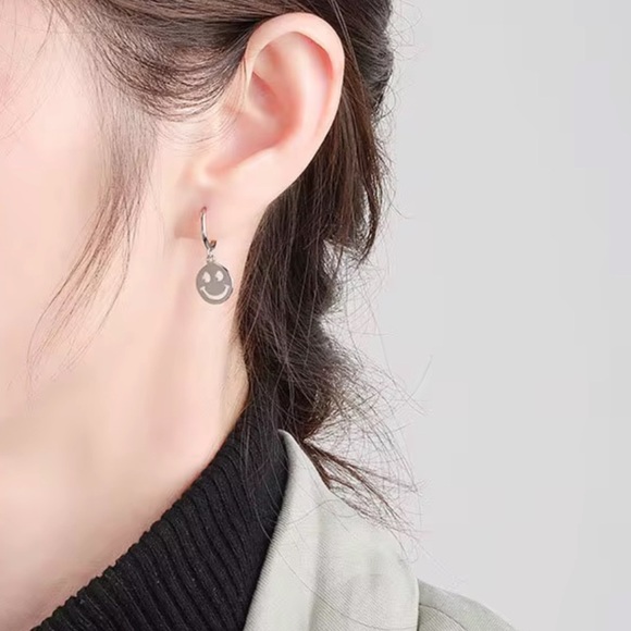 925 Sterling Silver Smiley Face Hoop Earrings - Picture 4 of 5